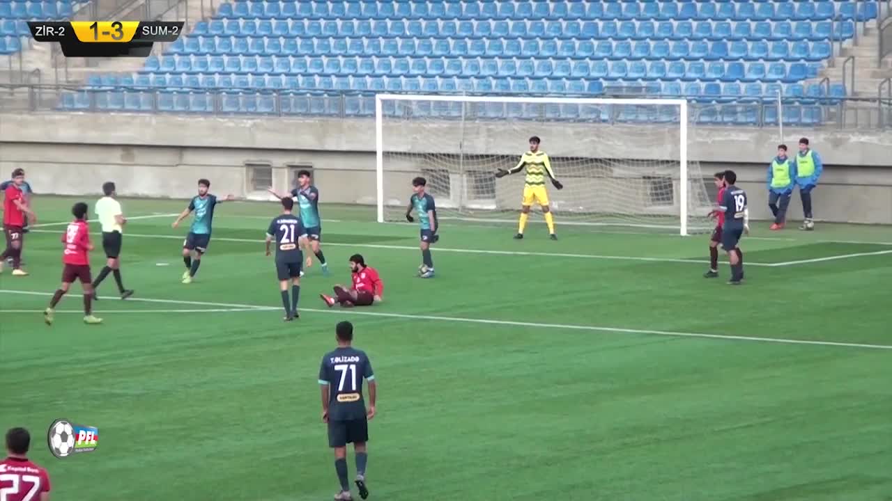 Azərbaycan futbolunda biabırçı oyun - Qapıçı qəsdən topu öz qapısına vurdu