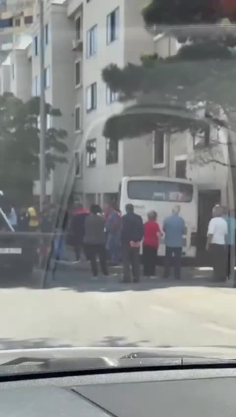 Bakıda sərnişin avtobusu qəzaya uğrayıb