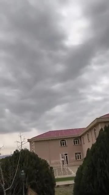 Dron məktəbin yaxınlığına belə düşüb 