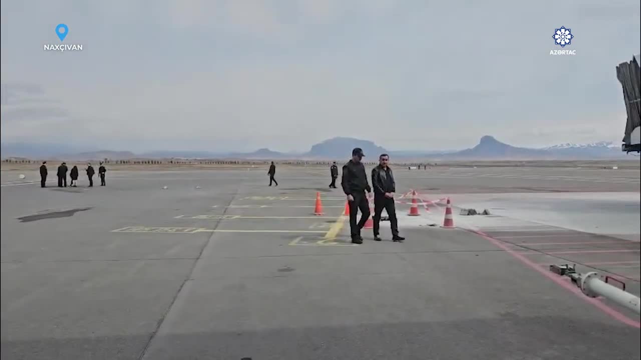 Aeroporta düşən dronun qalıqları 