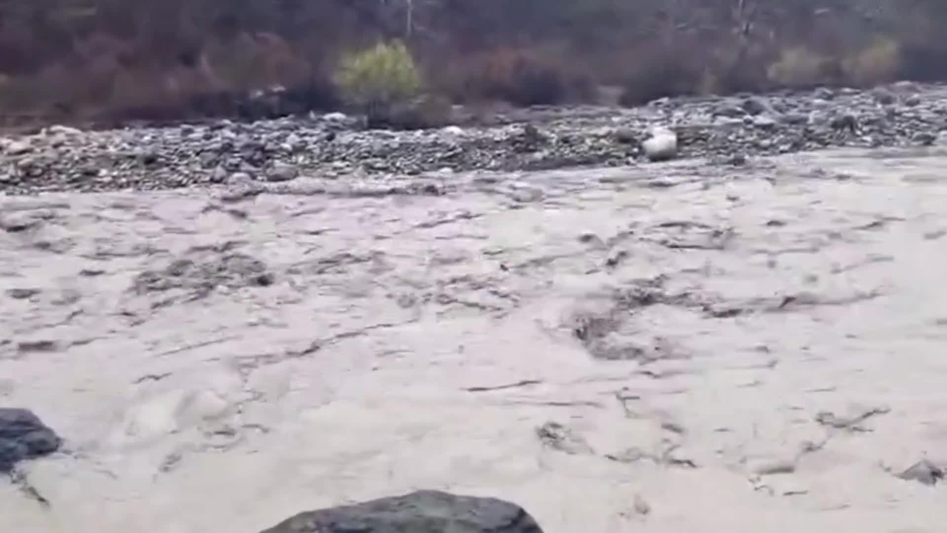 Bu çaylarda sel davam edir 