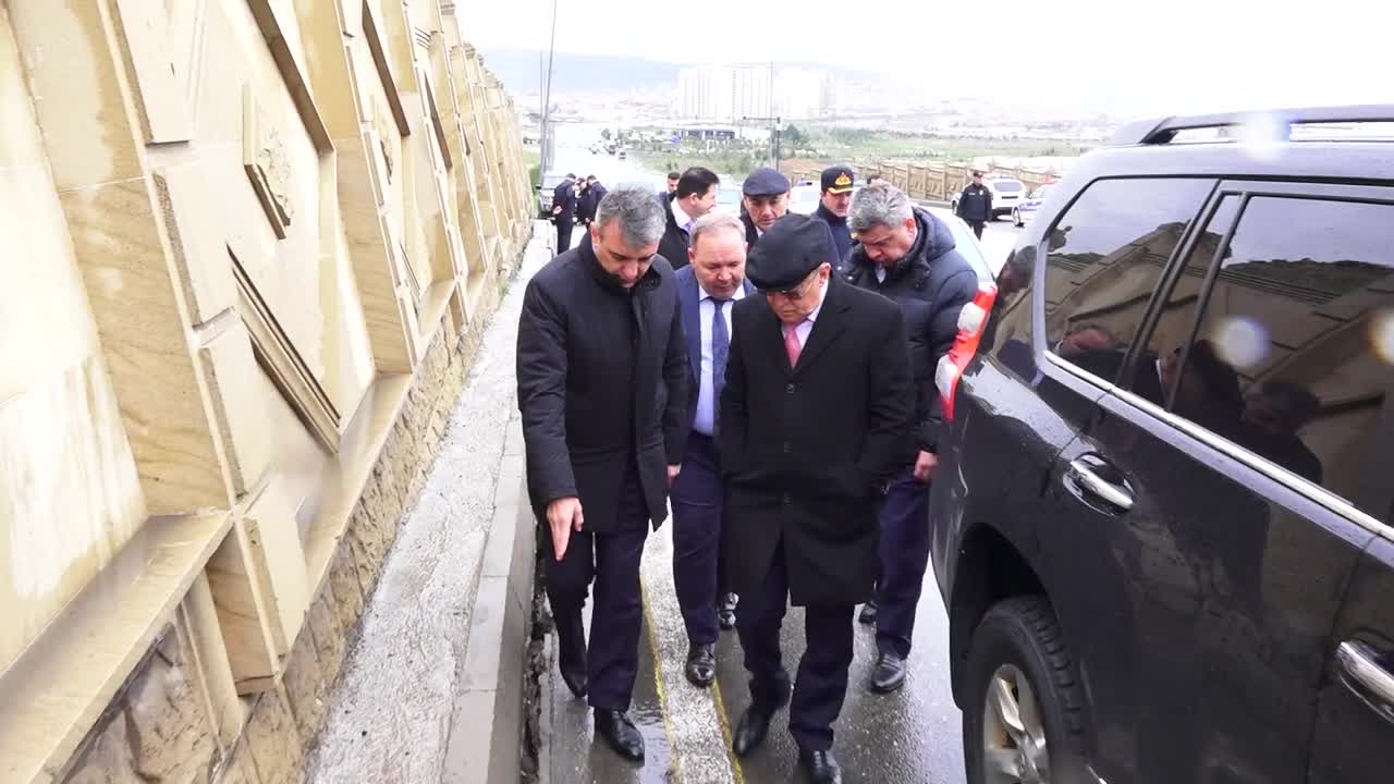 Kəmaləddin Heydərov Bibiheybətə getdi 