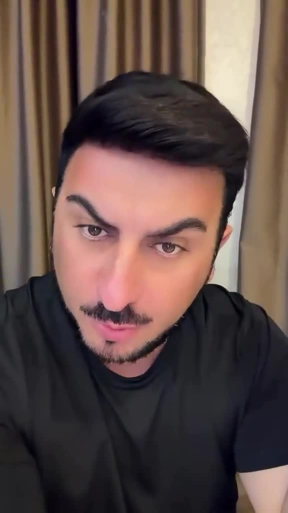 Tolikdən ritorik sual: “Qız hamamda oğlanla nə iş görürdü?” 