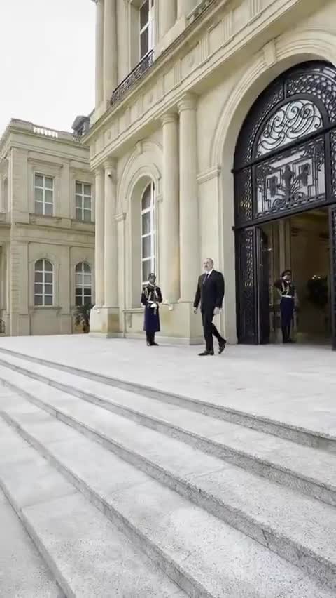 Prezident Melonini belə qarşıladı