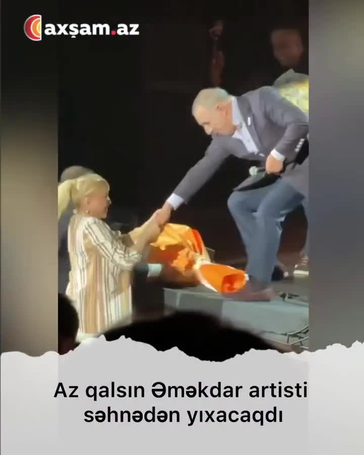 Az qala Əməkdar artisti səhnədən yıxacaqdı 