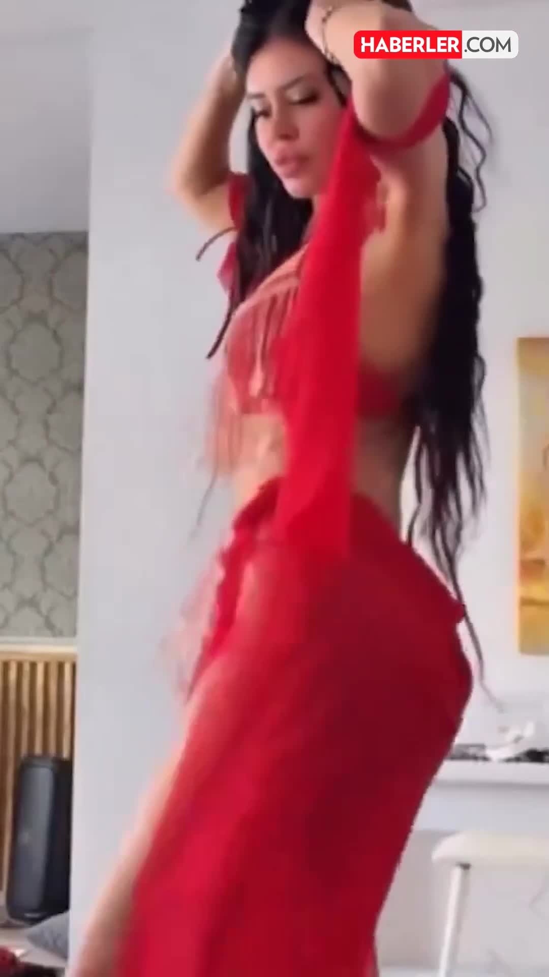 Məşhur müğənninin oriental rəqsigündəm oldu 