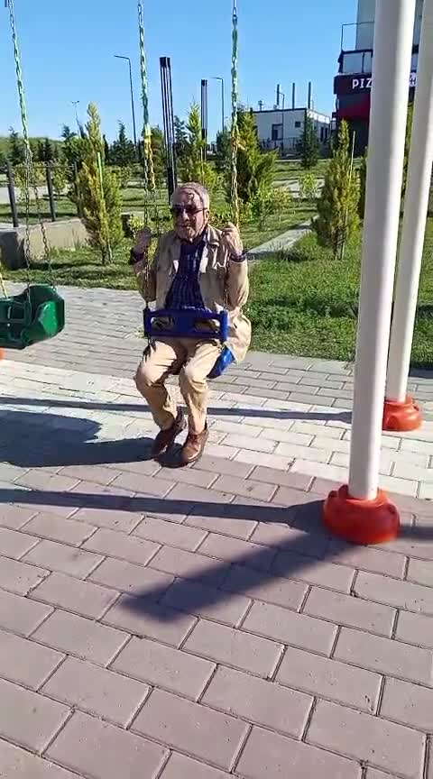 “Ayıb olardı...” – 80 yaşlı şairin içindəki uşaq oyandı 
