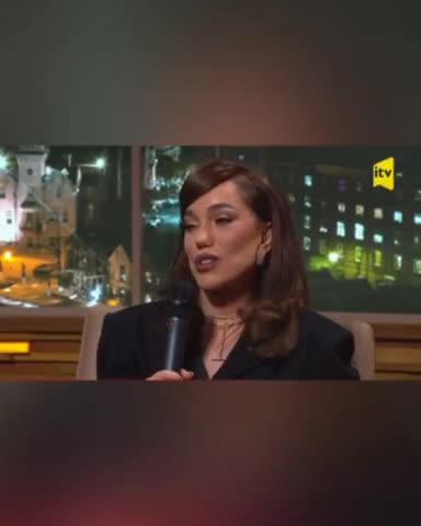 Məşhur müğənni fanatını polisə şikayət etdi