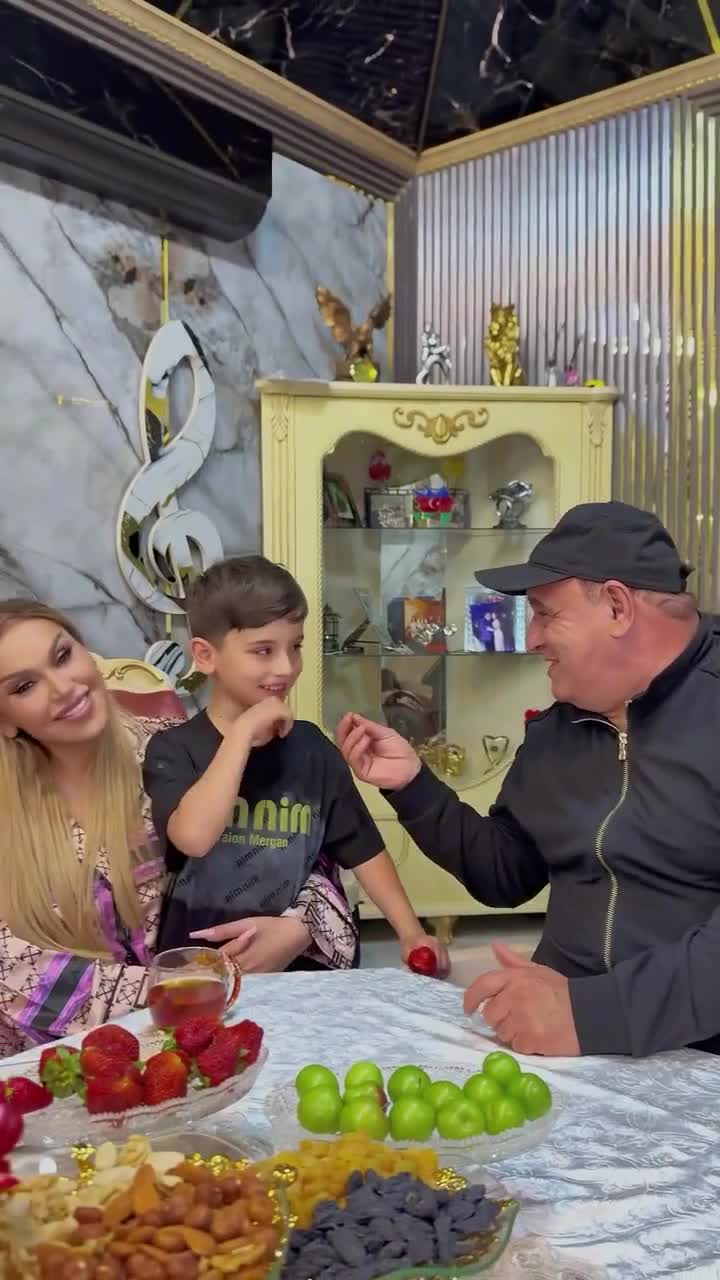 Rəqsanə Tacirin gəlininə bahalı üzük hədiyyə etdi 