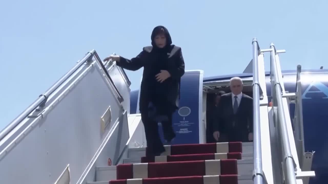 Azərbaycan rəsmiləri Xamenei ilə vida mərasimində 