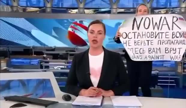 Rusiyanın dövlət televiziyasının canlı yayımında ŞOK OLAY