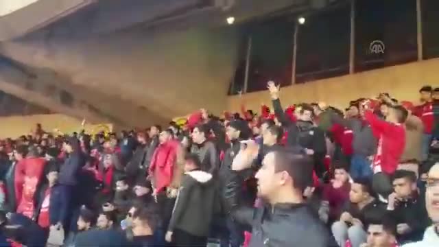 Tehran stadionunda Azərbaycan və Türkiyə şüarı