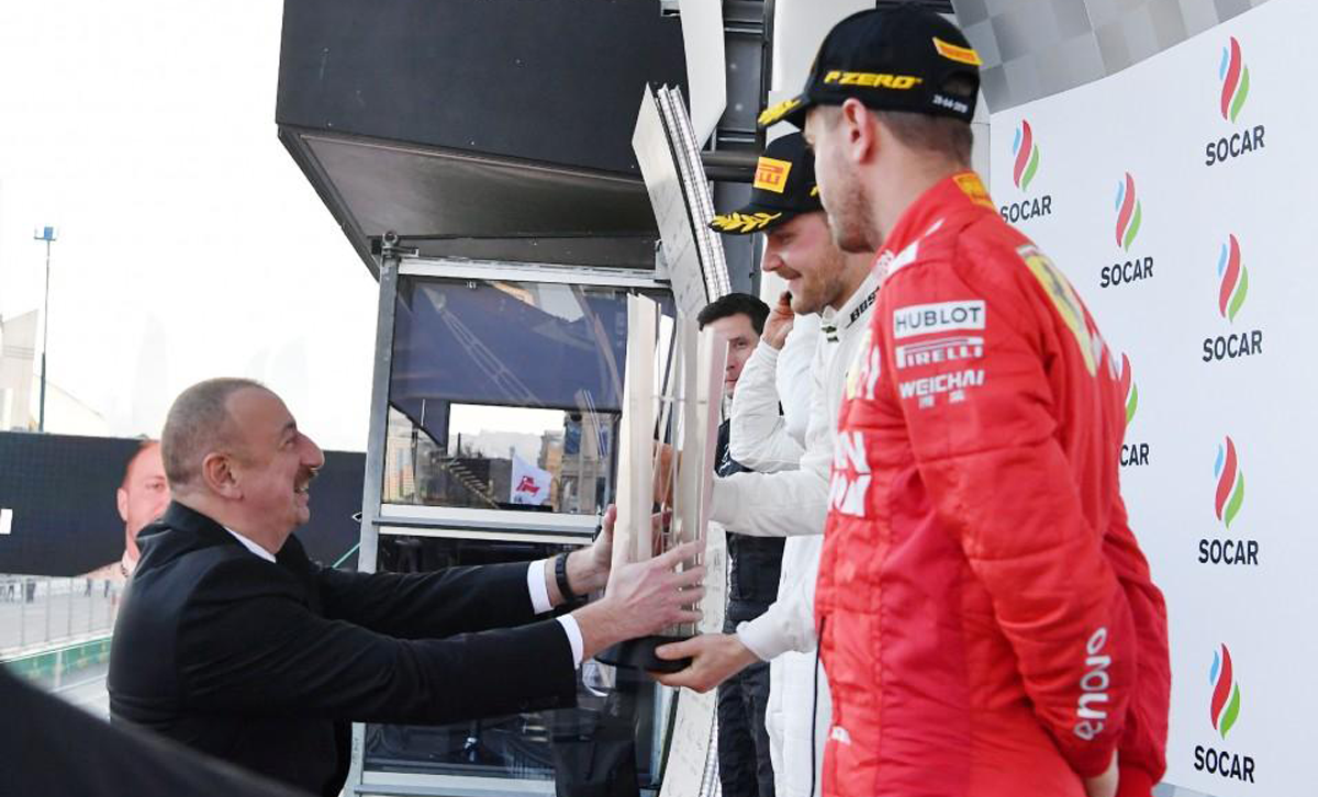 Prezident Formula 1 qaliblərini mükafatlandırıb