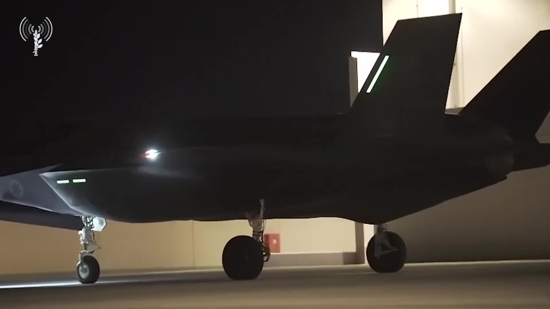 Irana endirilən qırıcı təyyarələrin görüntüləri