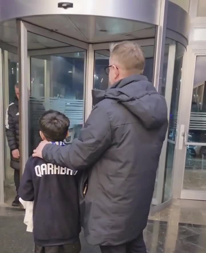 Qurbanov Əkbərin formasını imzaladı