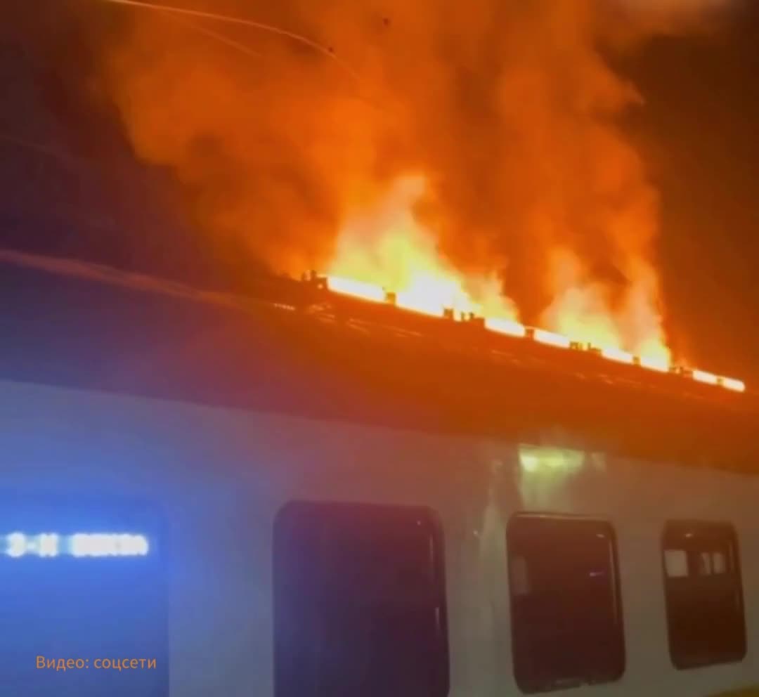 Moskvada elektrik qatarı yandı