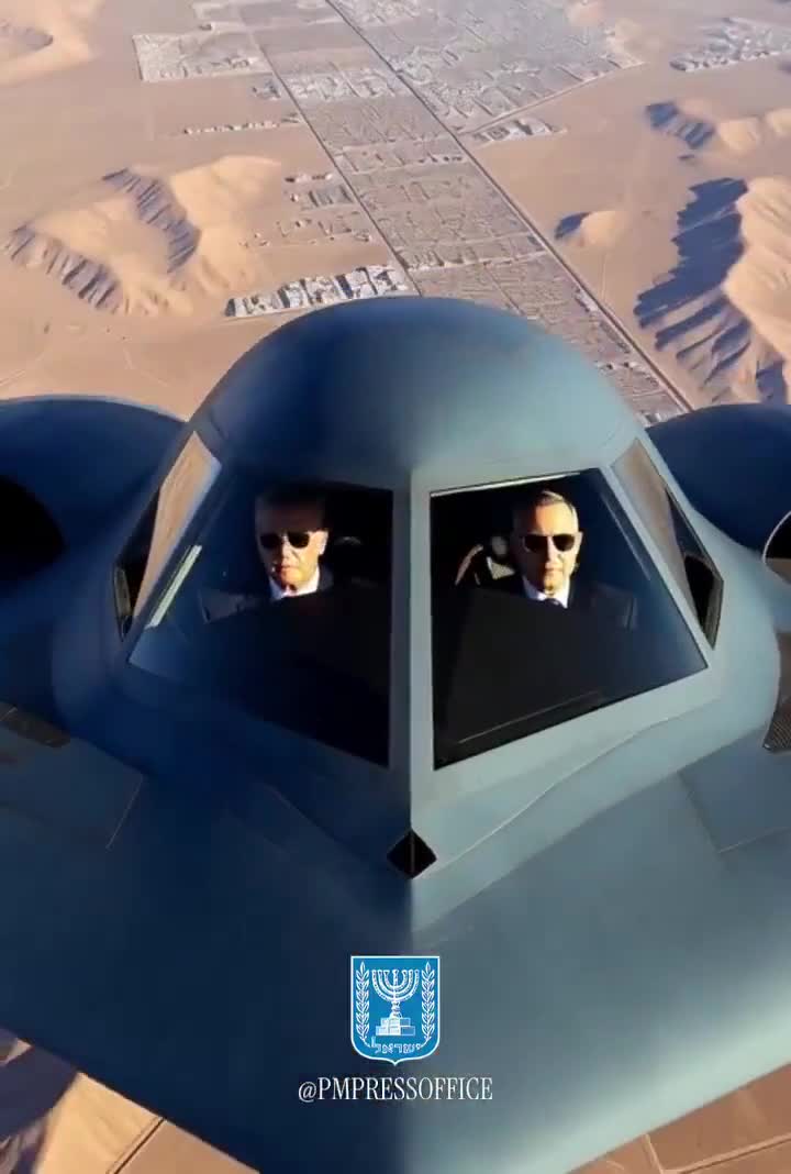Netanyahu Tramp B-22 bombardmançısında