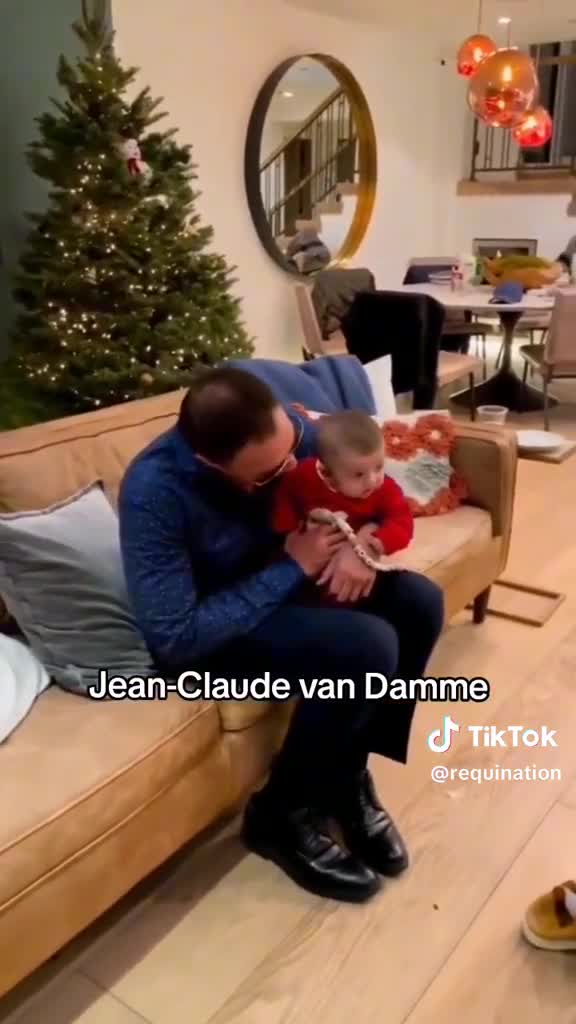 Van Damm azərbaycanlı nəvəsi və gəlini ilə