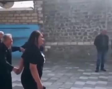 İlbər Oratylının Gəncədəki xalası qızı ilə görüşü