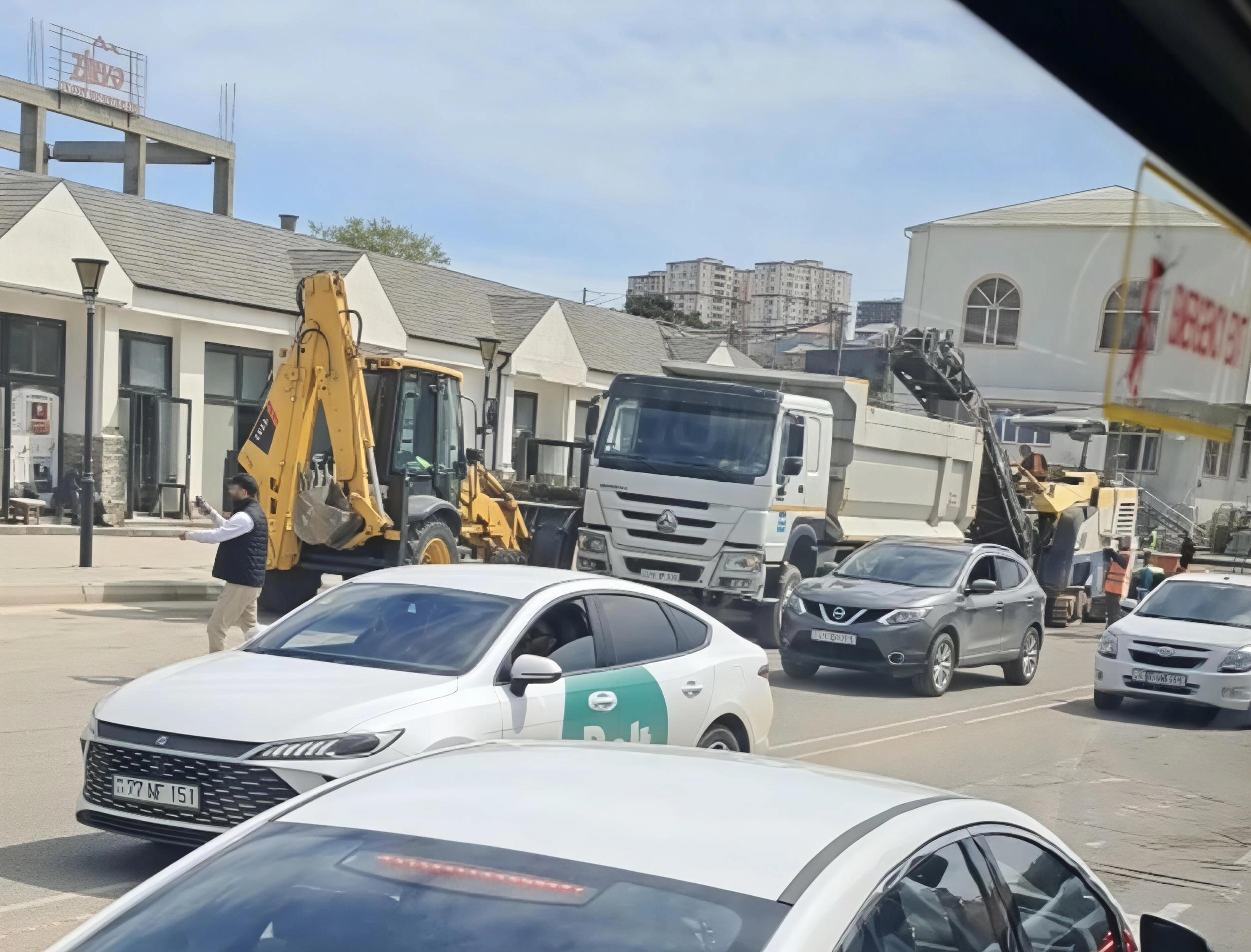 Binəqədi yolu təmirə bağlandı