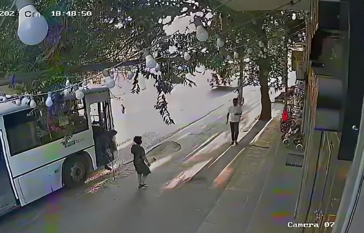 Bakıda avtobus 75 yaşlı qadının üstündən keçdi