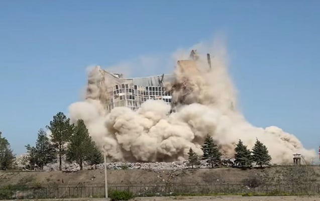 Ermənistan Müdafiə Nazirliyinin keçmiş binası dağıdıldı 