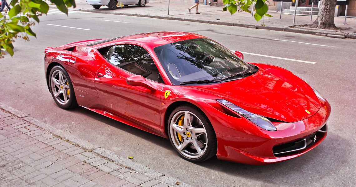 “Ferrari” ilə 372 km/s sürət