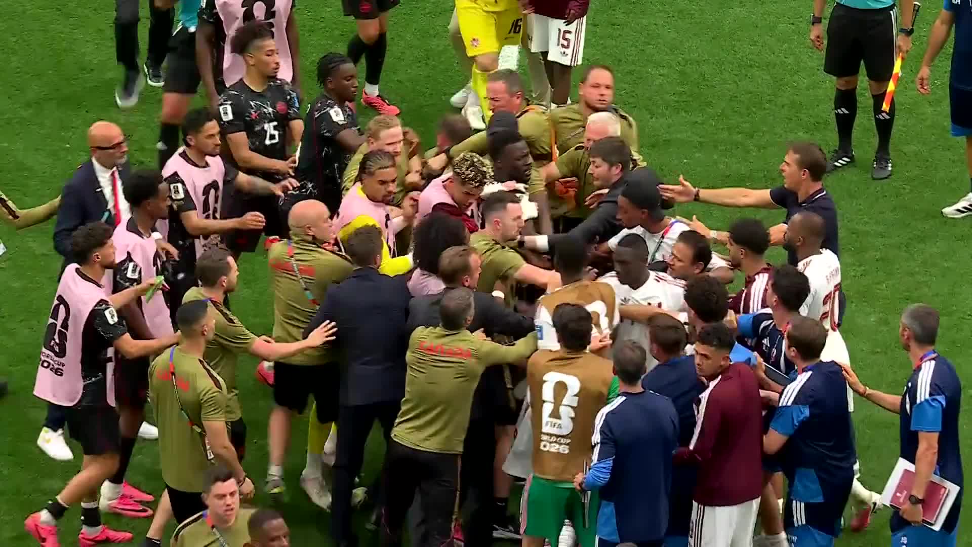 Final fitindən sonra stadionda dava