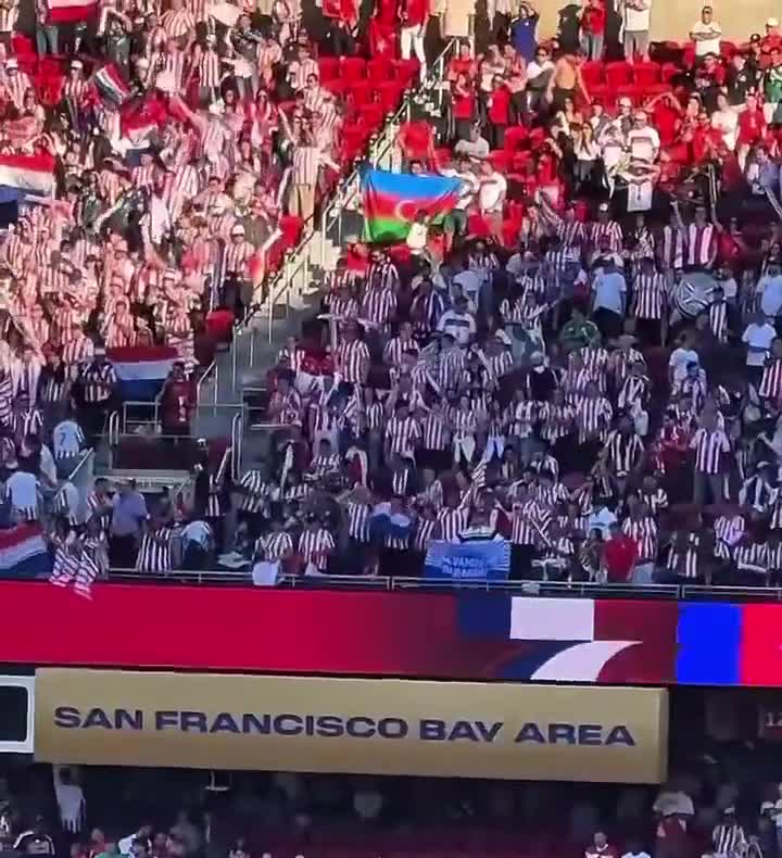 Türkiyə-Paraqvay matçında Azərbaycan bayrağı