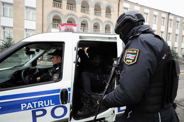 “Xüsusi hallar üzrə vəzifəli şəxs”i polis saxladı 