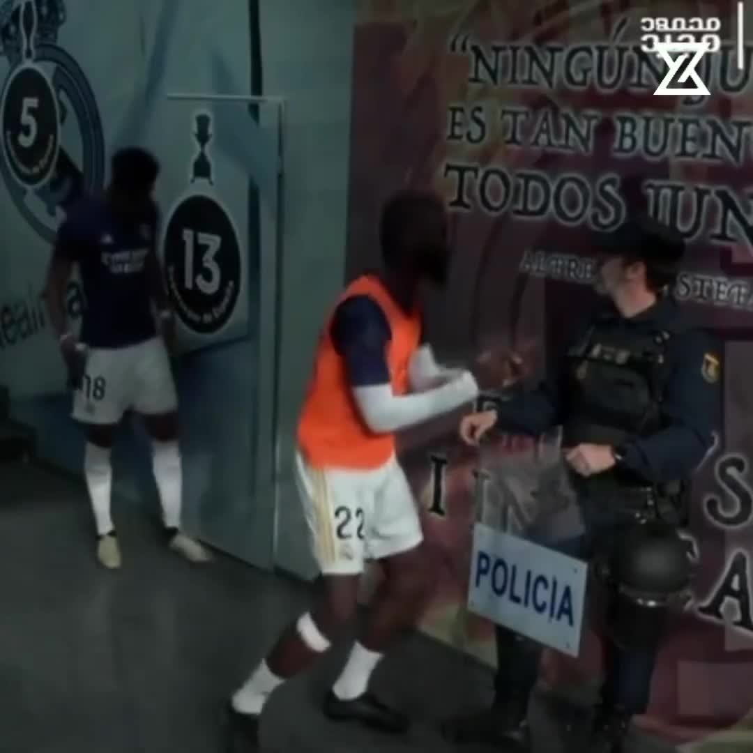 “Real”ın futbolçusu polislə zarafatlaşdı
