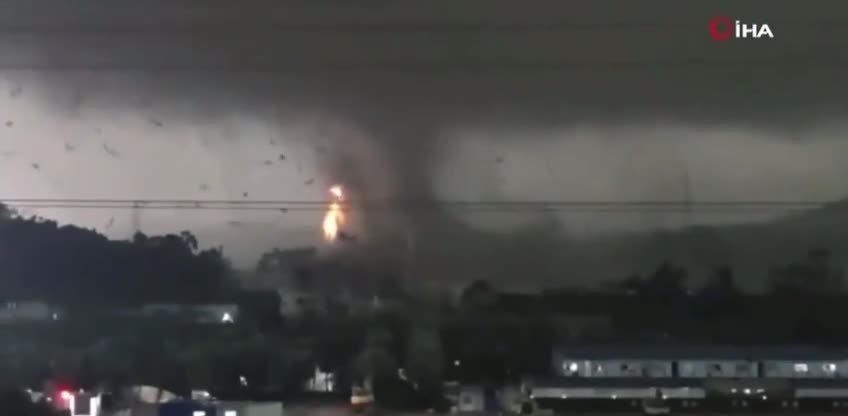 Çindəki tornado görənləri heyrətləndirdi
