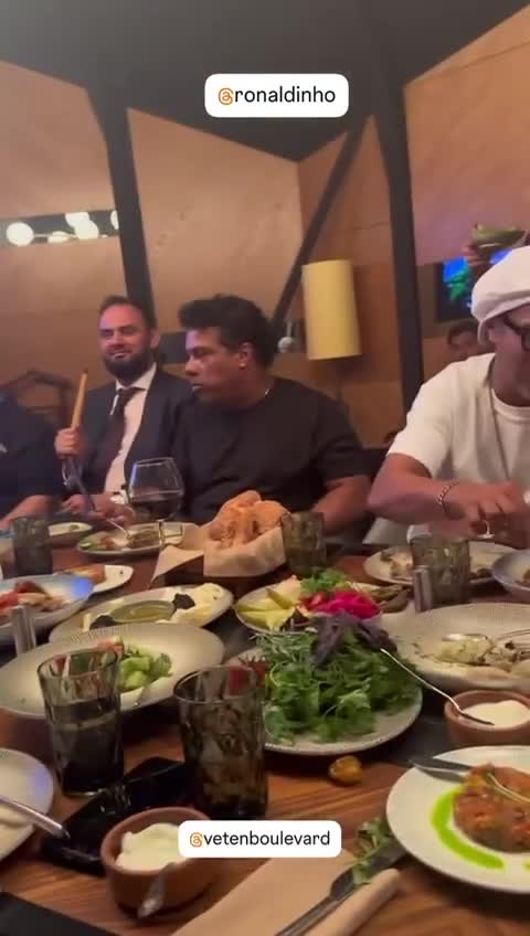 Ronaldinyo Azərbaycan yeməklərini bəyəndi 