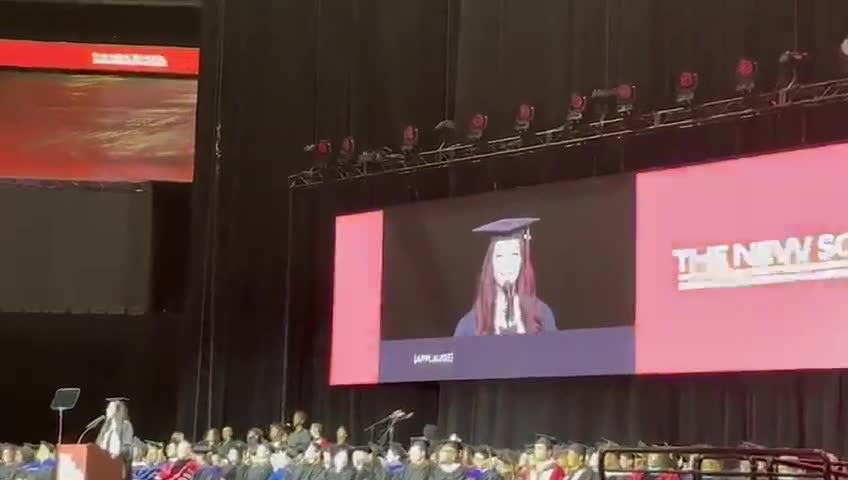 Köçkün gənc Ayan Hüseynli ABŞ Universitetinin siması seçildi