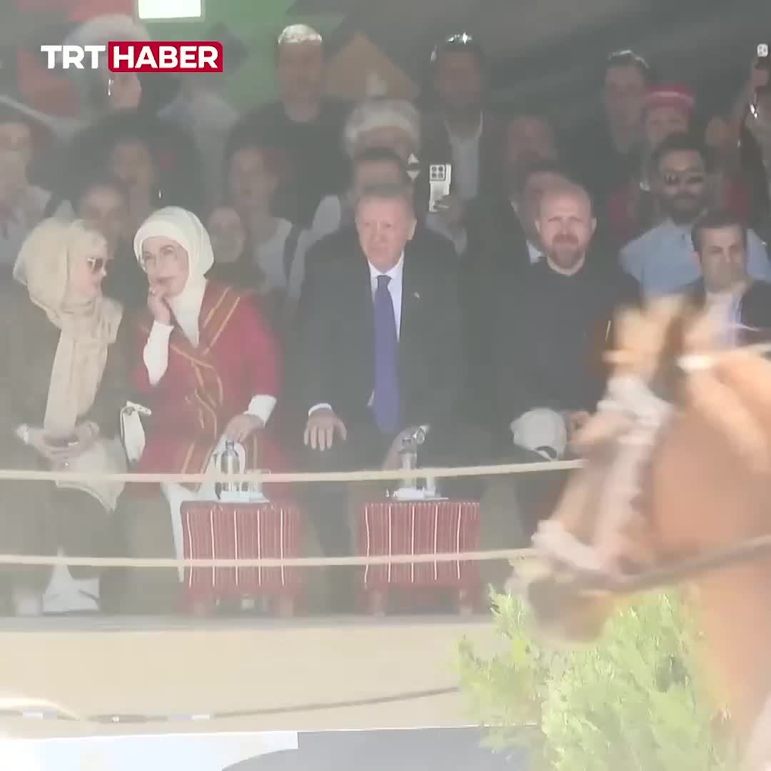 Ərdoğan Qarabağ atları ilə olan çıxışı ayaq üstə alqışladı