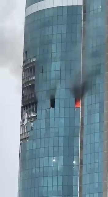 Qroznıda göydələndə yanğın