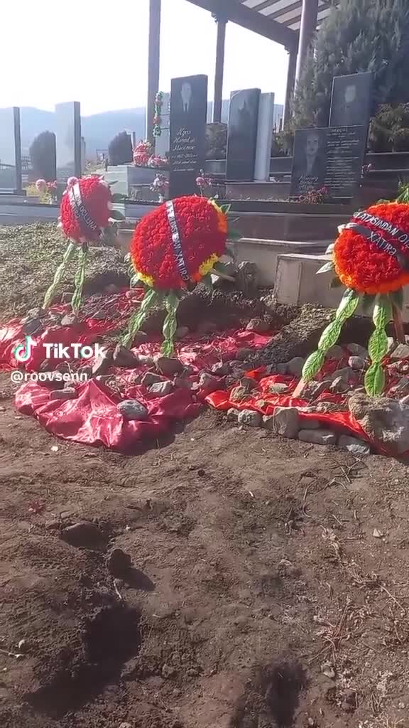 Yanğında həlak olan ana və övladları dəfn olundu