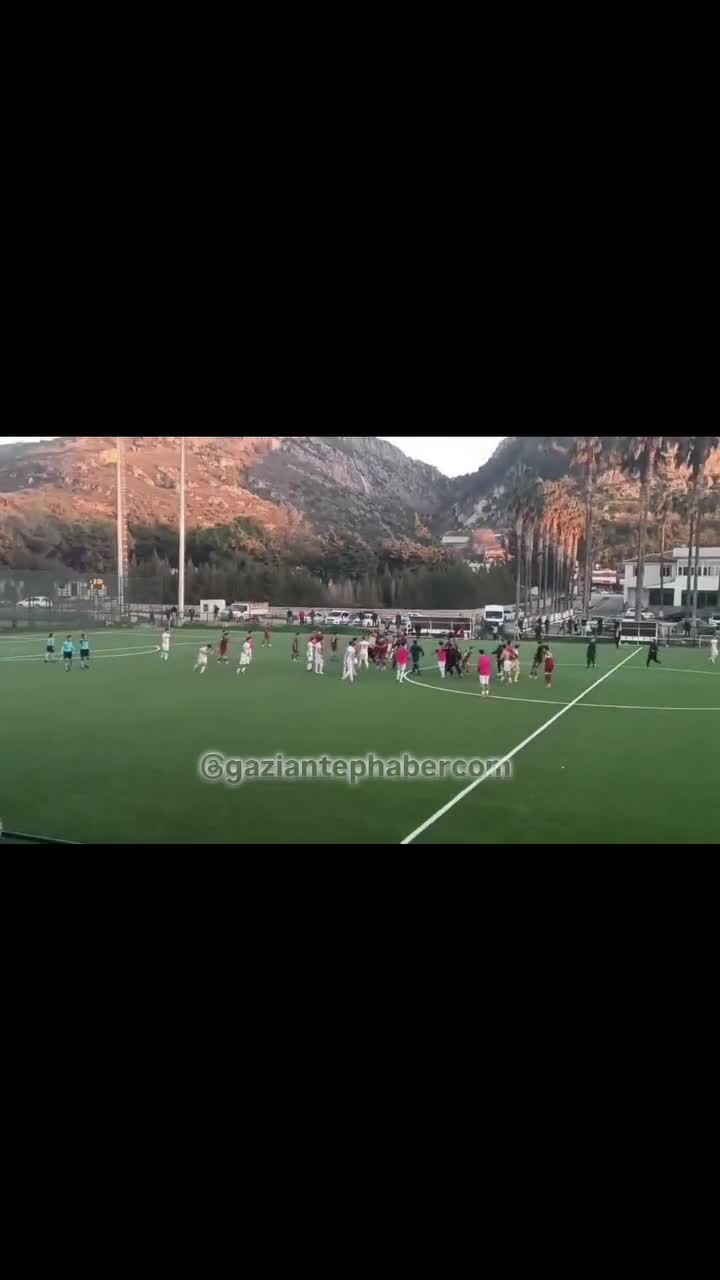 Qalib gələn komandaya hücum etdilər