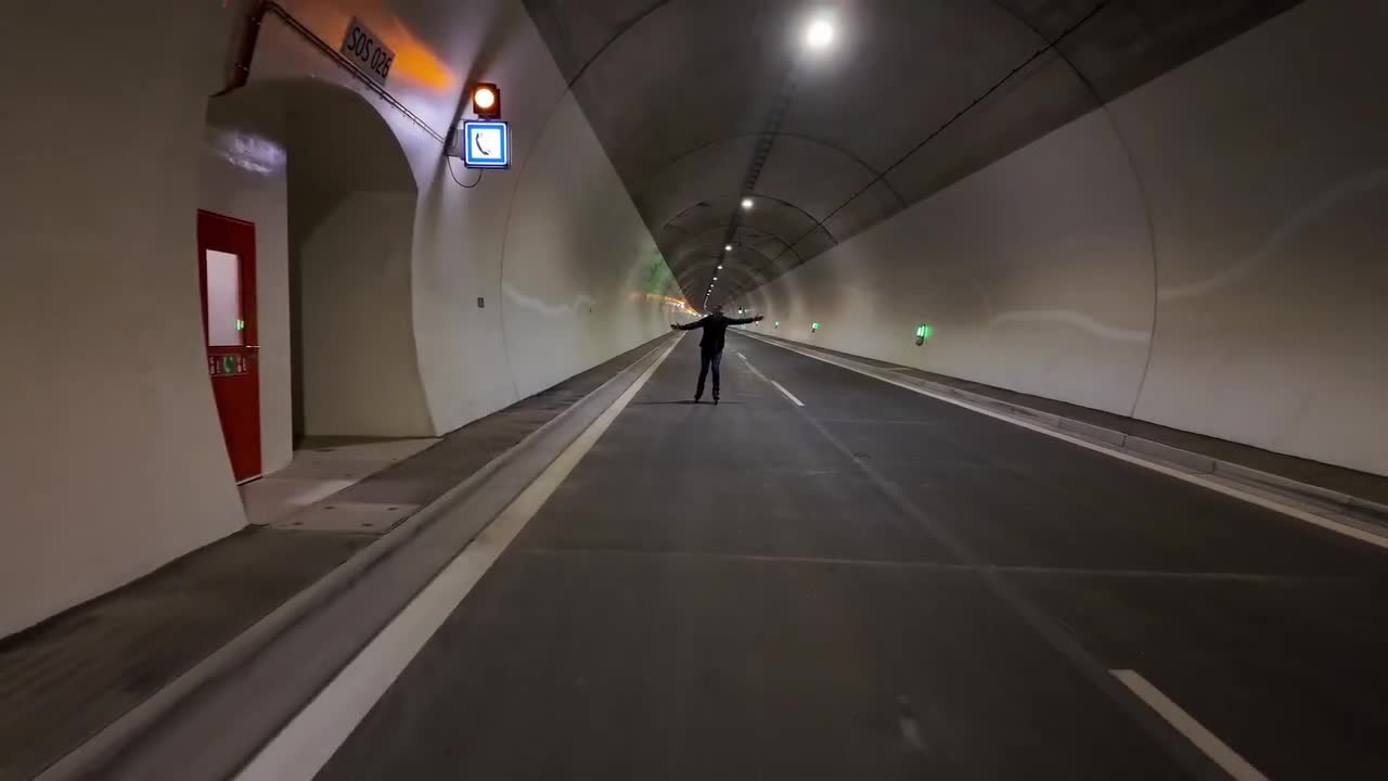 Açılışı rolikli konkilərlə etdi