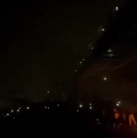 Etirazlara mane olmaq üçün işıqları söndürdülər, amma...