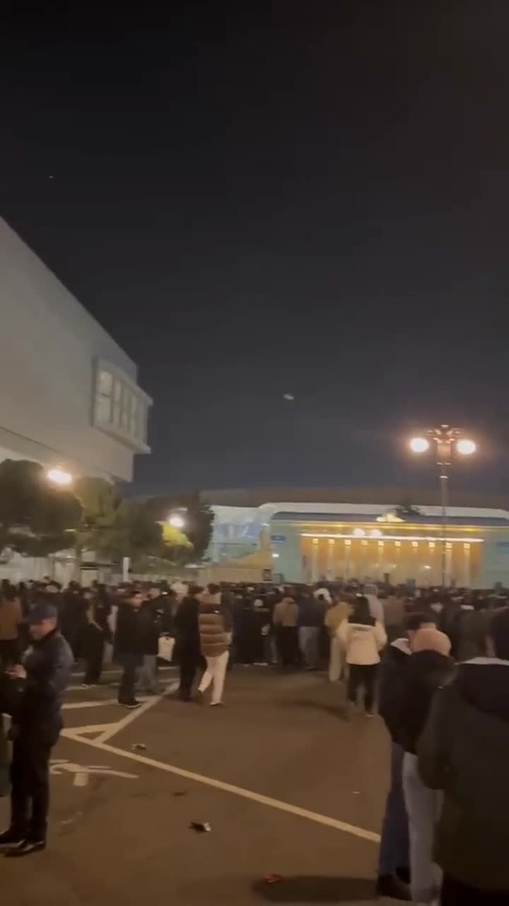 Soyuğa baxmayaraq, hamı “Qarabağ” üçün gəlib