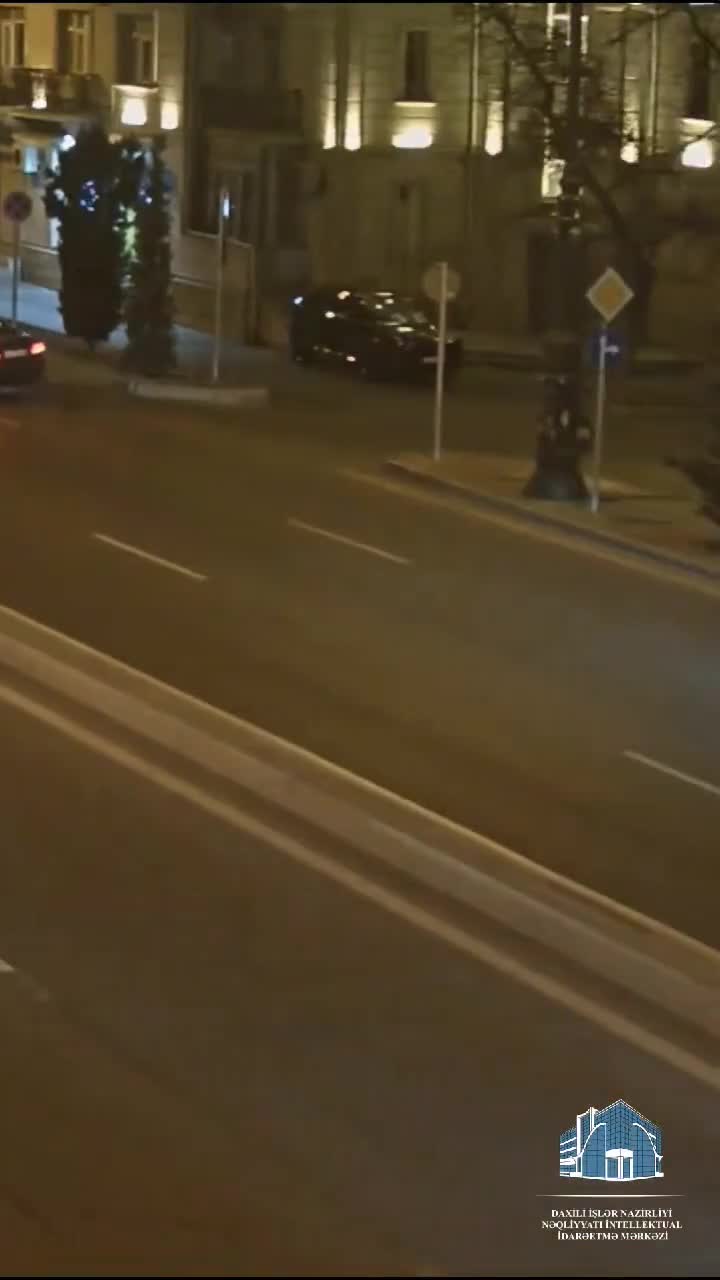 “Bağırov” tunelindən keçə bilməyən yük maşını qəzaya düşdü