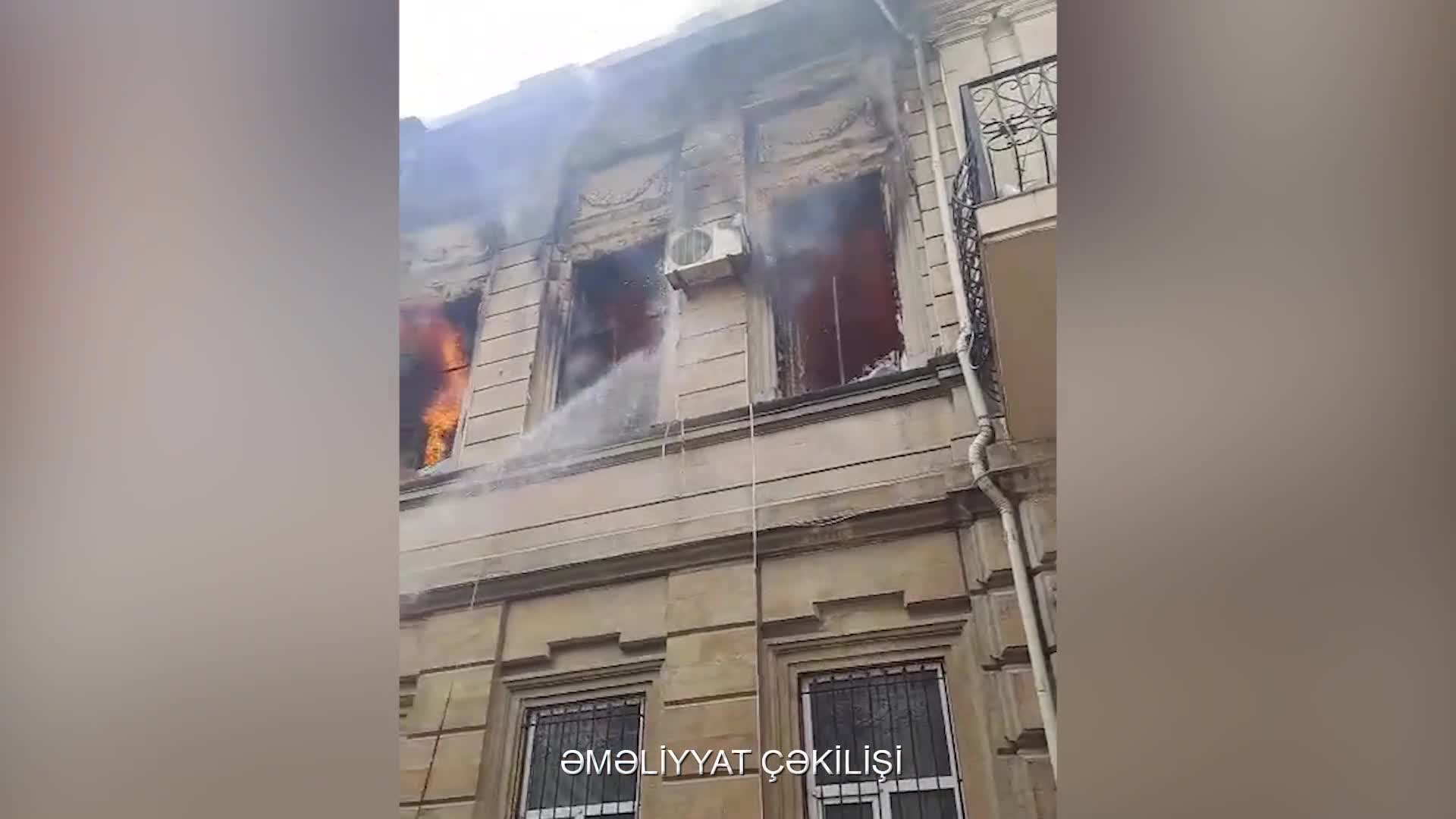 Bakının mərkəzindəki yanğından yeni görüntülər