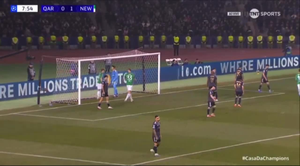 Malik Tyau 8-ci dəqiqədə komandasının ikinci qolunu vurur