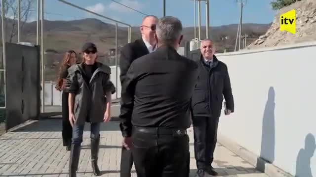 “Gəl, gəl, Mehriban xanımla görüş”