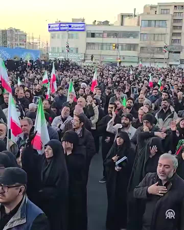 Səhəri küçələrdə açıblar...