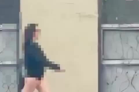 Bakıda yarıçılpaq gəzən qadın xəstəxanaya yerləşdirildi