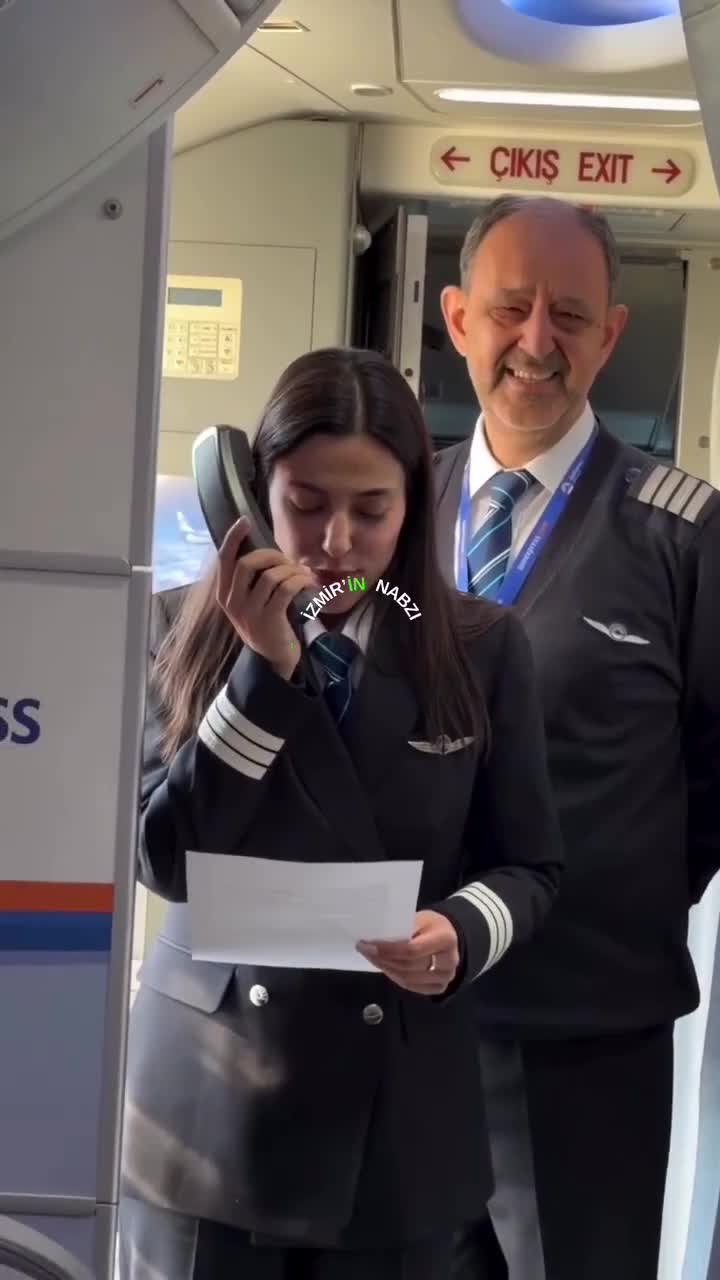 42 ildən sonra son uçuşunu qızı ilə etdi