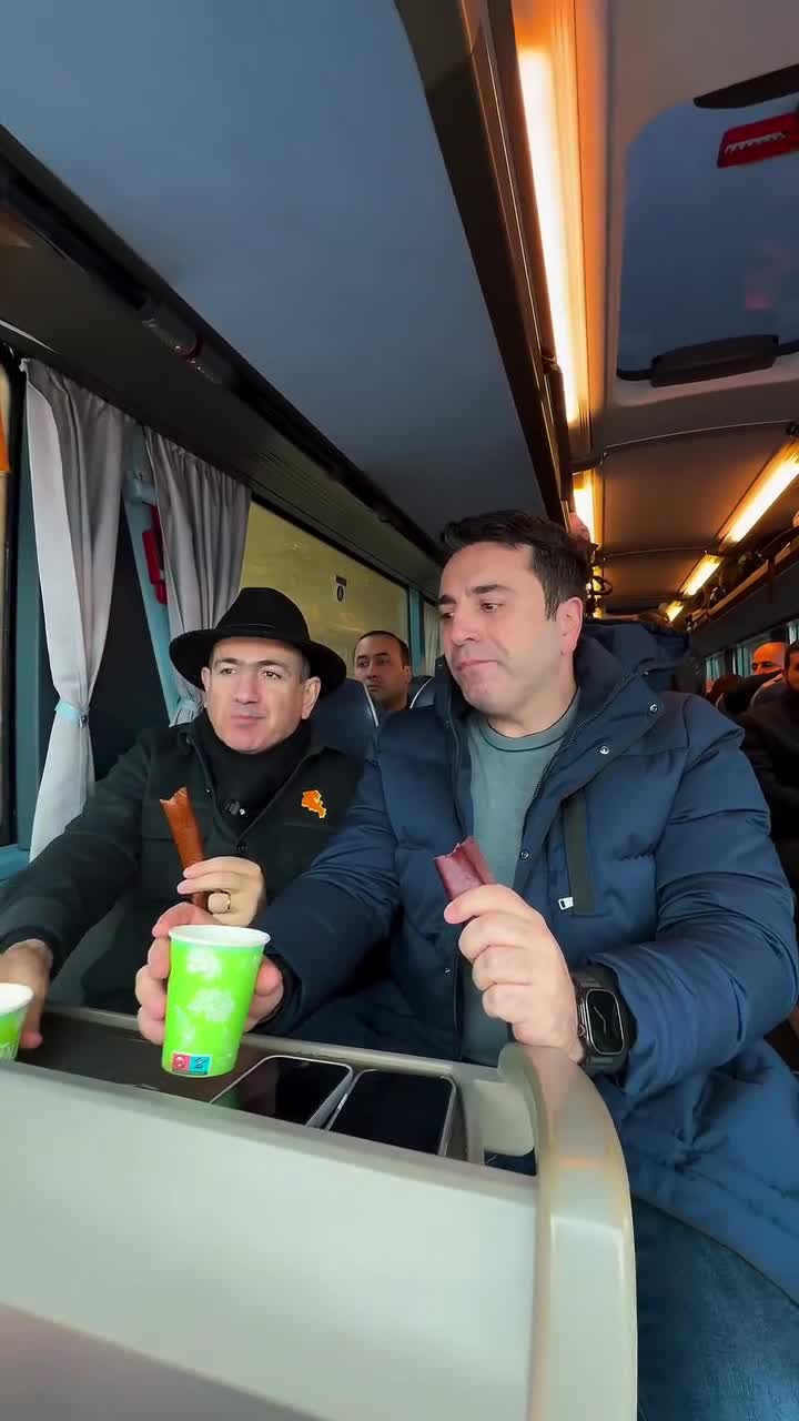 İndi də avtobusda turşu yedi