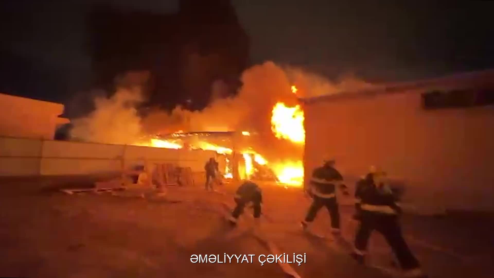 Baksol yolunda mebel sexi yanır